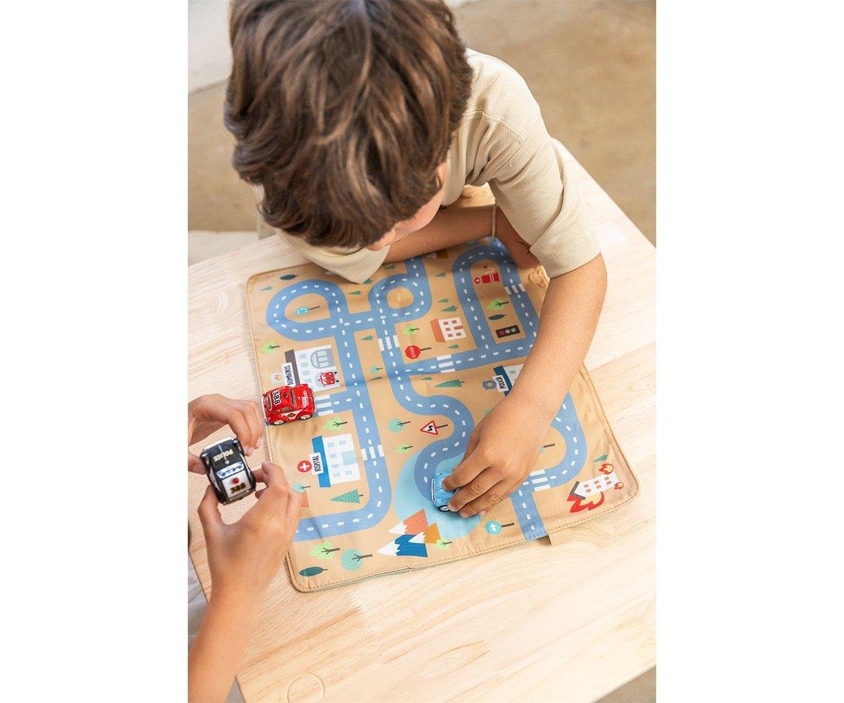 Juego Mantel con Circuito Mostaza + 3 Coches